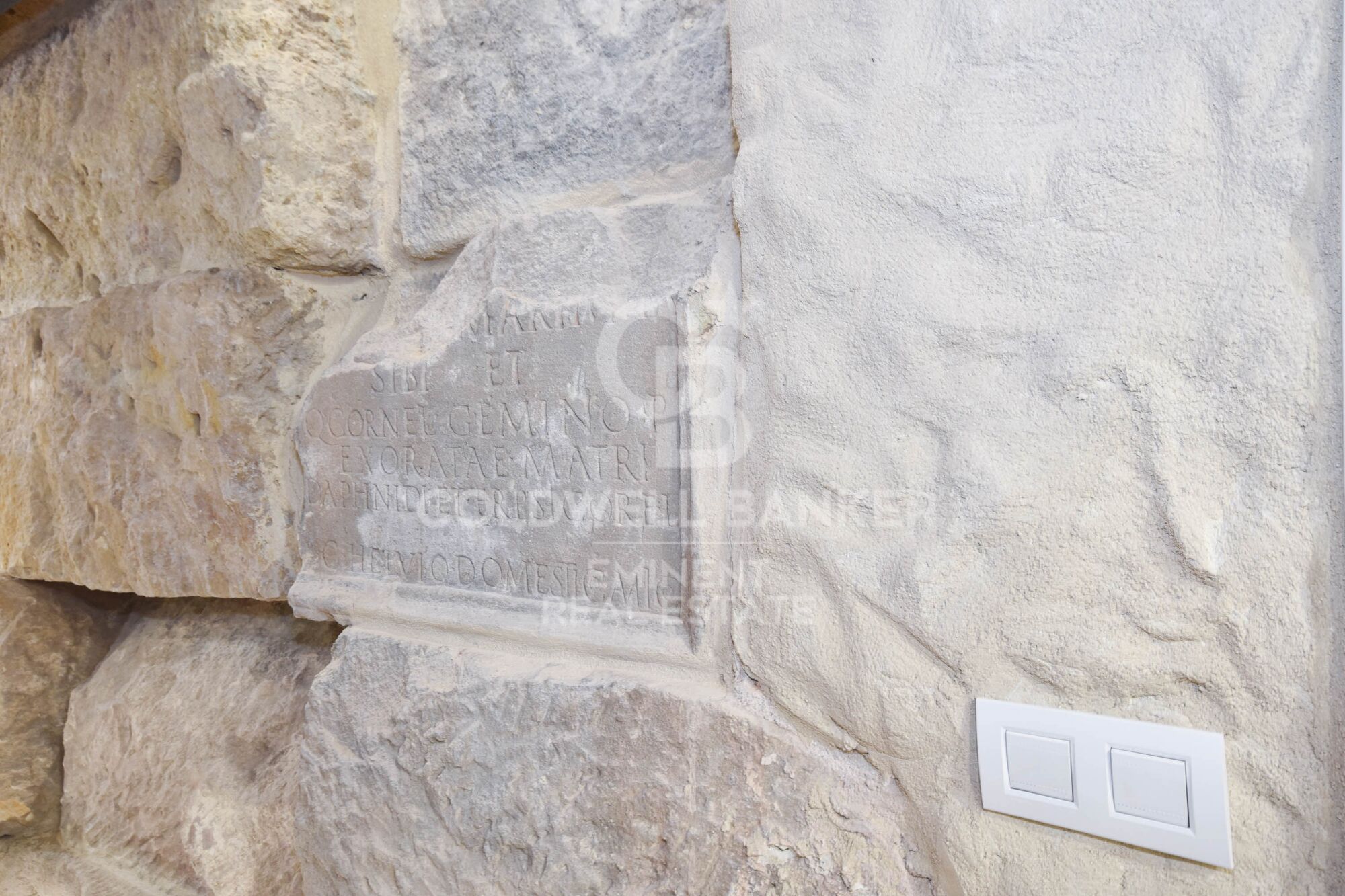 Ein historischer schatz im herzen von Barcelona, mauer der alten stadtmauer von Barcelona