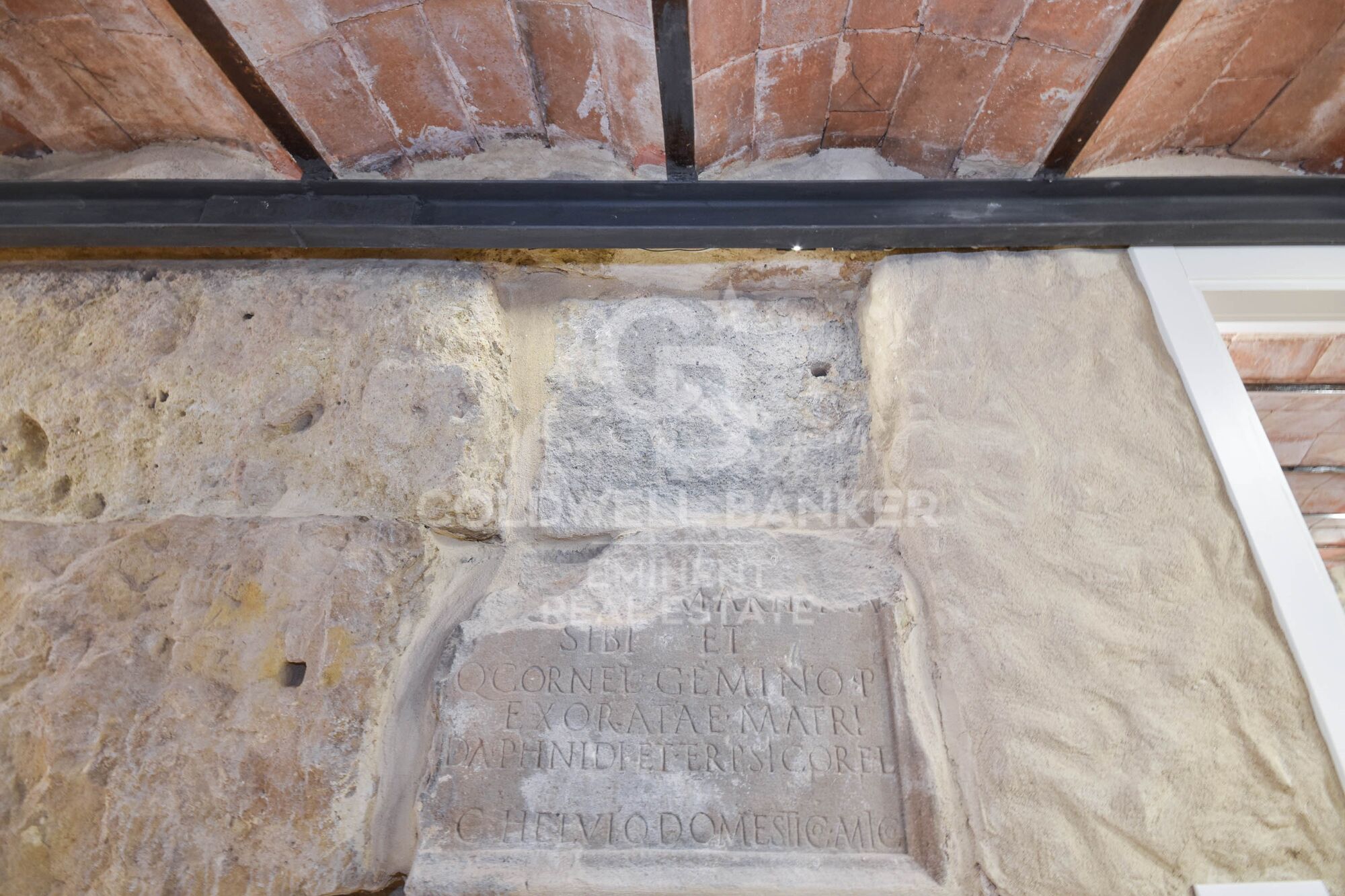 Ein historischer schatz im herzen von Barcelona, mauer der alten stadtmauer von Barcelona