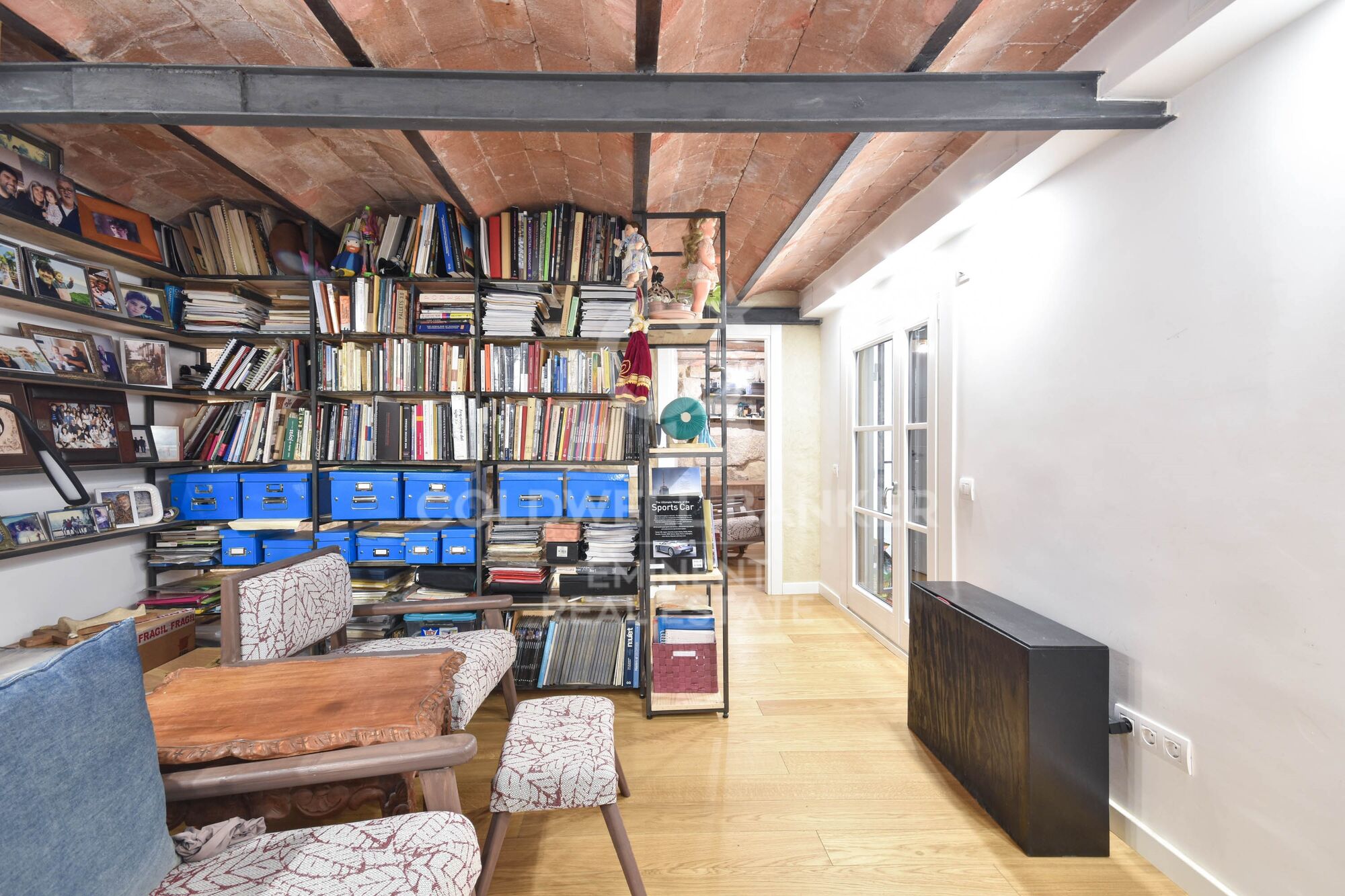 Ein historischer schatz im herzen von Barcelona, mauer der alten stadtmauer von Barcelona