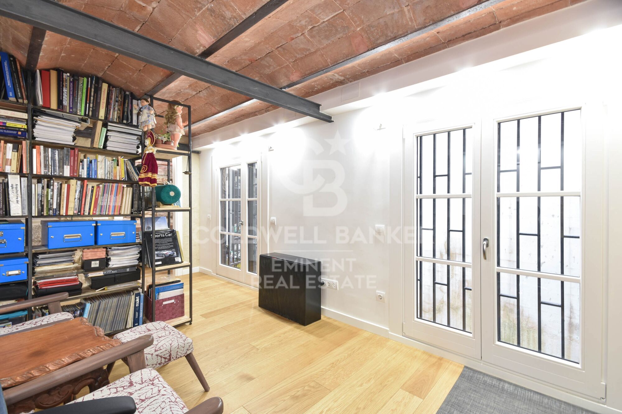 Ein historischer schatz im herzen von Barcelona, mauer der alten stadtmauer von Barcelona