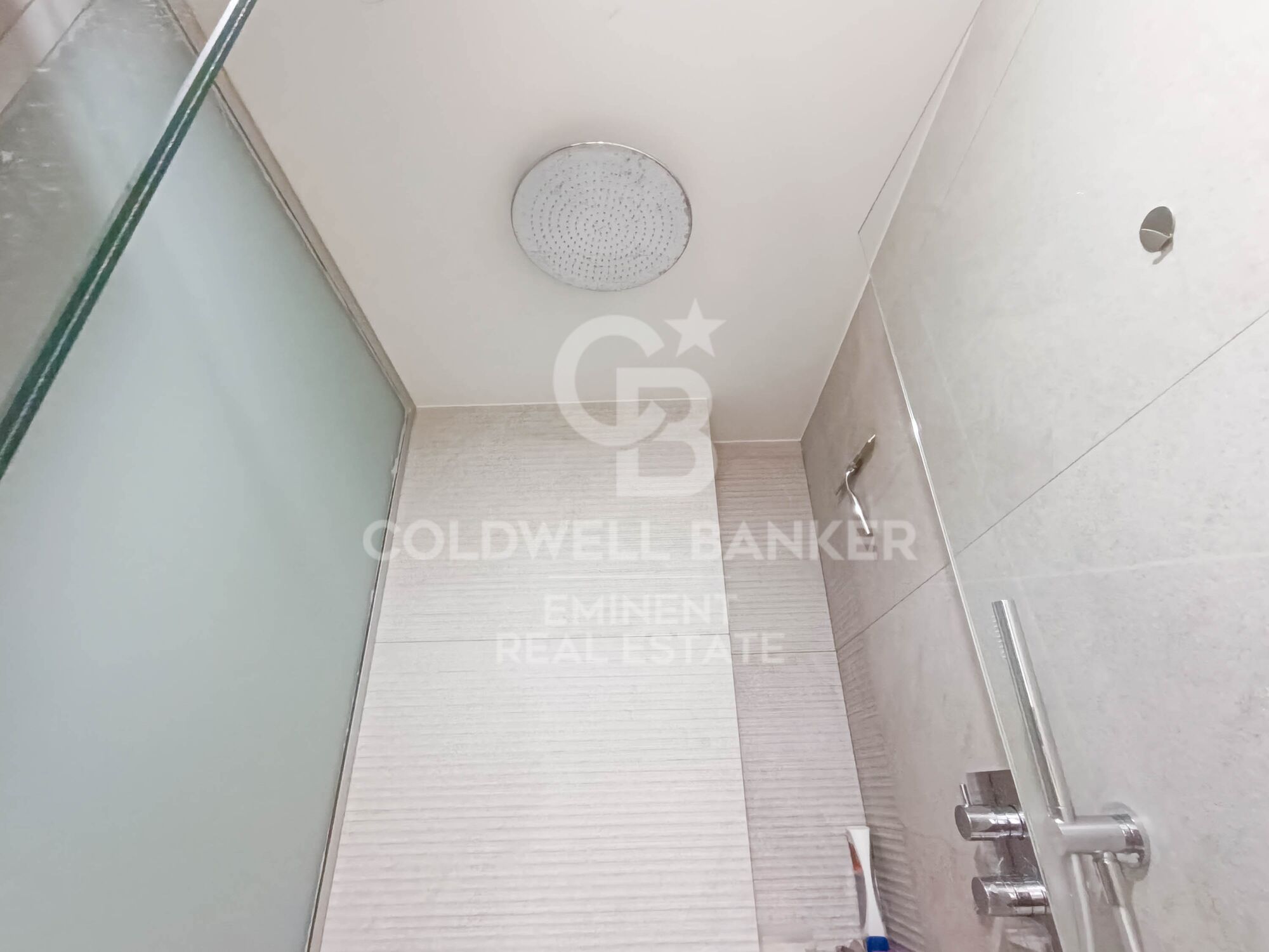 Ein historischer schatz im herzen von Barcelona, mauer der alten stadtmauer von Barcelona