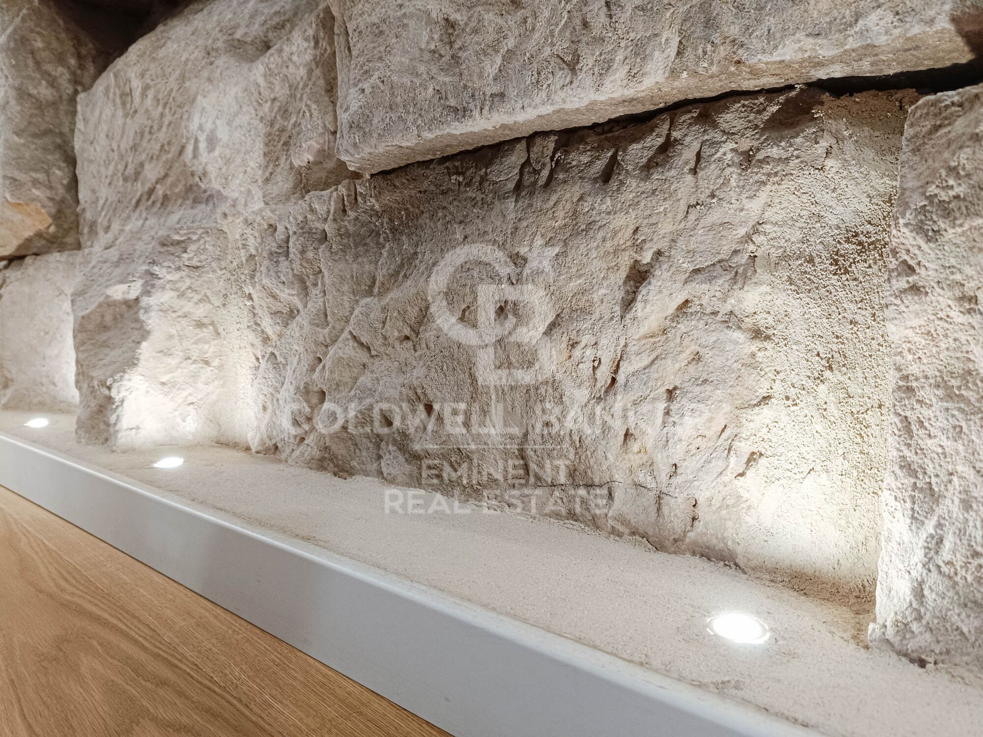 Ein historischer schatz im herzen von Barcelona, mauer der alten stadtmauer von Barcelona