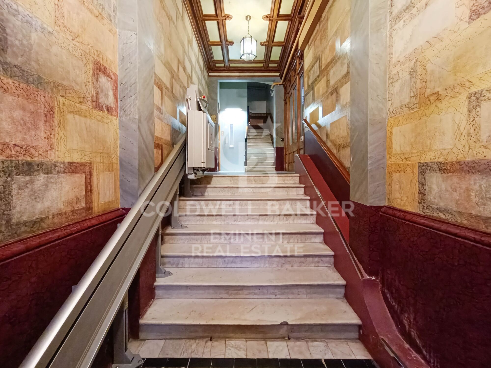 Ein historischer schatz im herzen von Barcelona, mauer der alten stadtmauer von Barcelona