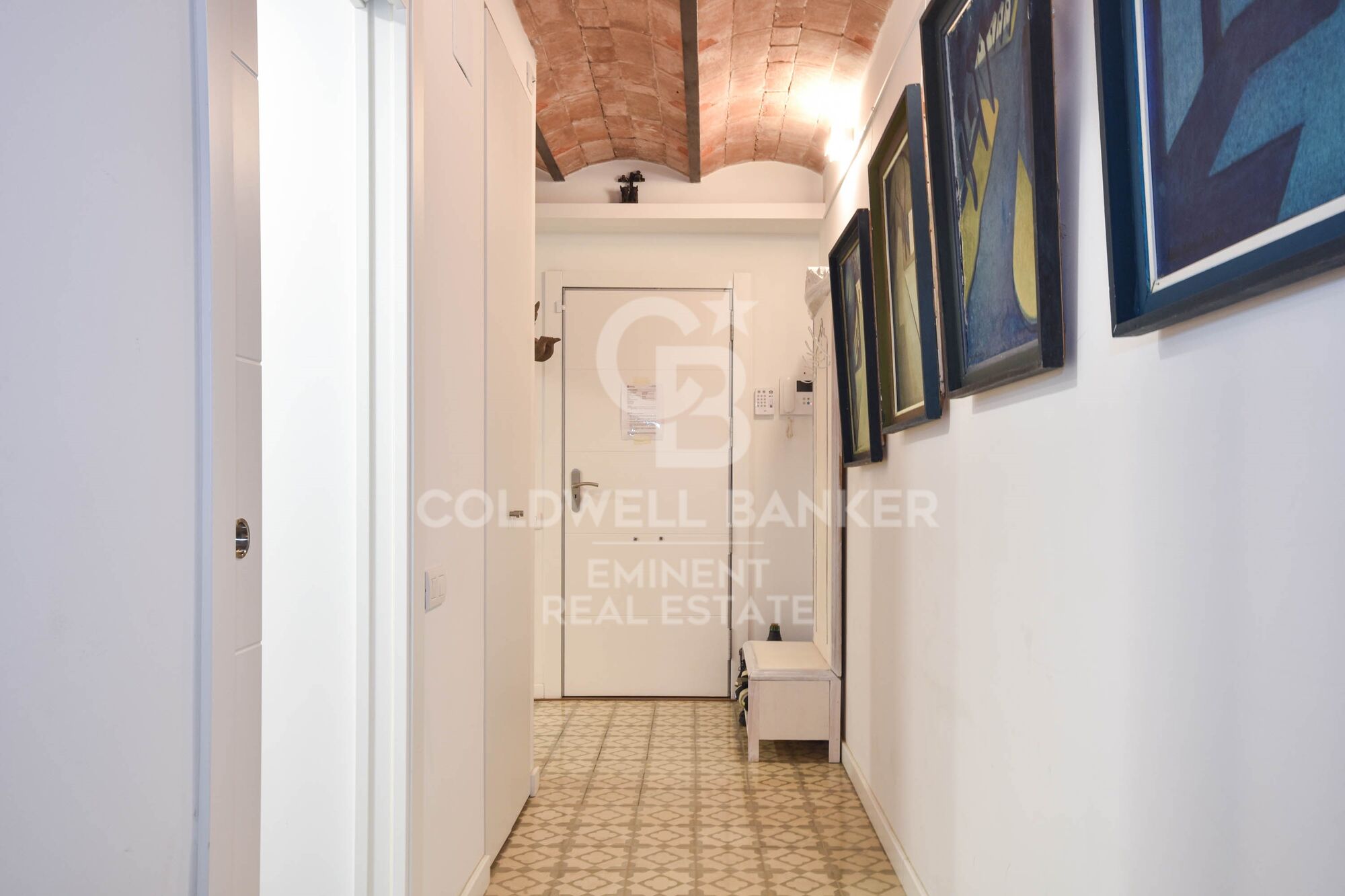 Ein historischer schatz im herzen von Barcelona, mauer der alten stadtmauer von Barcelona