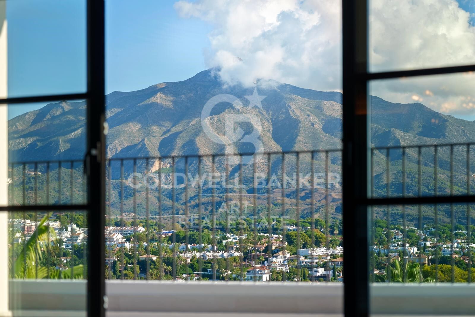 Impressive contemporary villa with panoramic views in Puerto Banús.