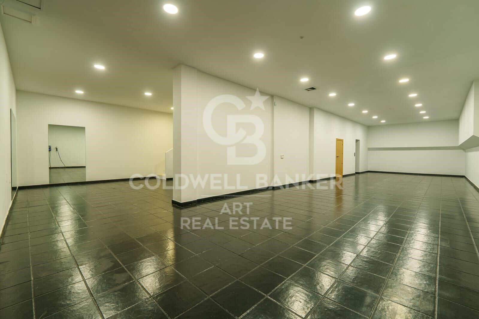 Impressive contemporary villa with panoramic views in Puerto Banús.