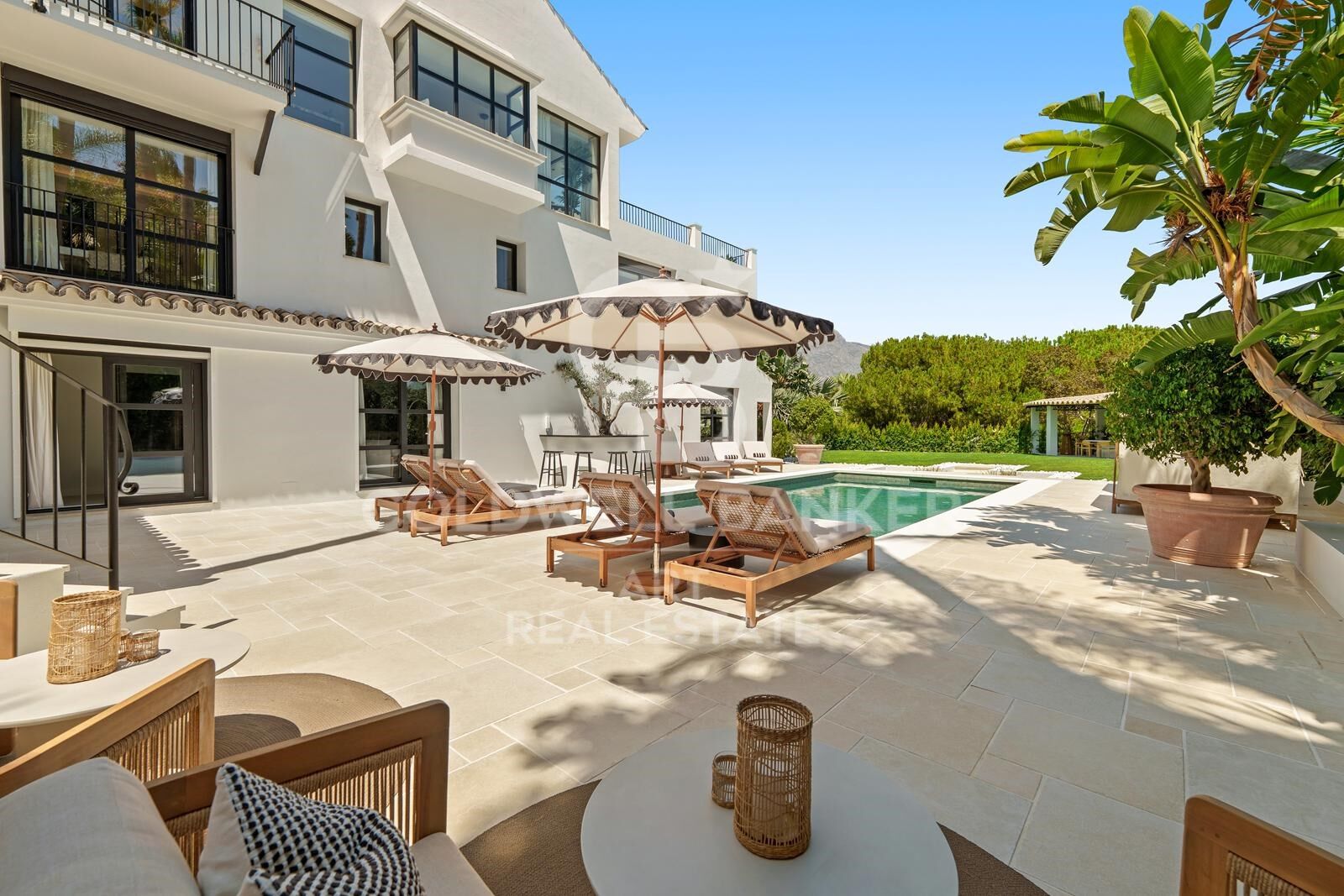 Impressionnante villa contemporaine avec vue panoramique à Puerto Banús.