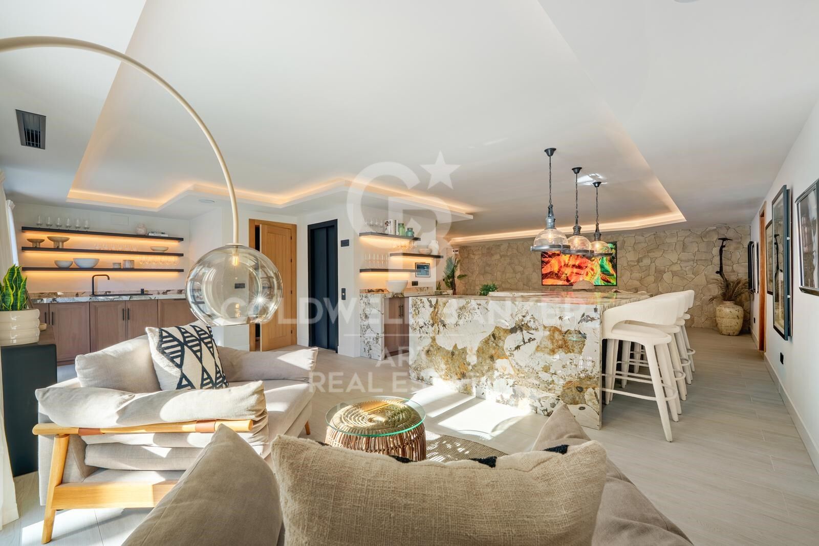 Impressionnante villa contemporaine avec vue panoramique à Puerto Banús.