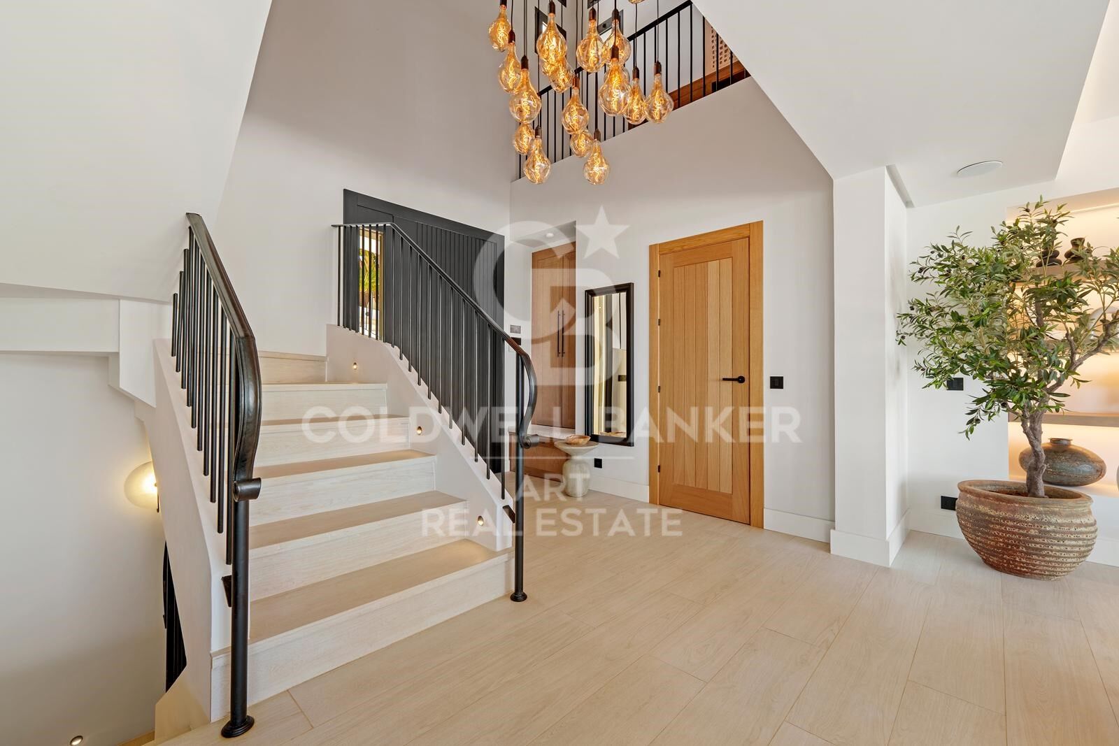 Impressionnante villa contemporaine avec vue panoramique à Puerto Banús.