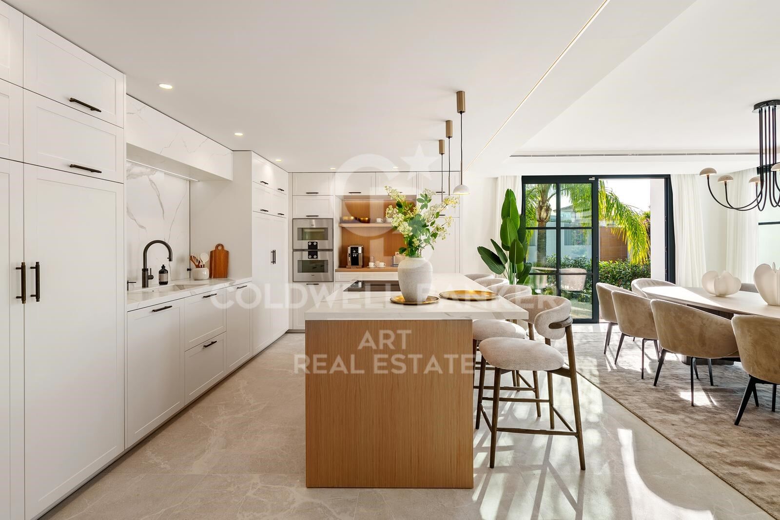 Exklusive moderne mediterrane Villa in La Quinta mit Panoramablick auf das Meer.