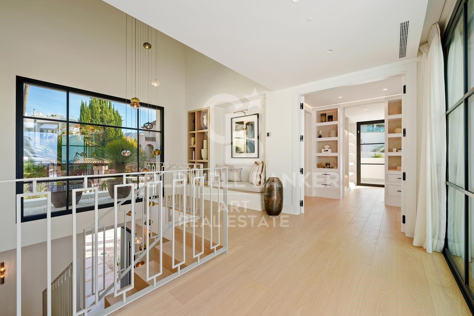 Exklusive moderne mediterrane Villa in La Quinta mit Panoramablick auf das Meer.