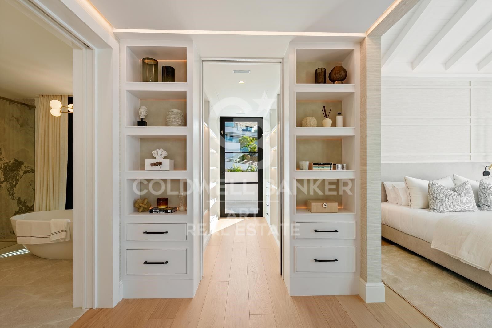 Exklusive moderne mediterrane Villa in La Quinta mit Panoramablick auf das Meer.