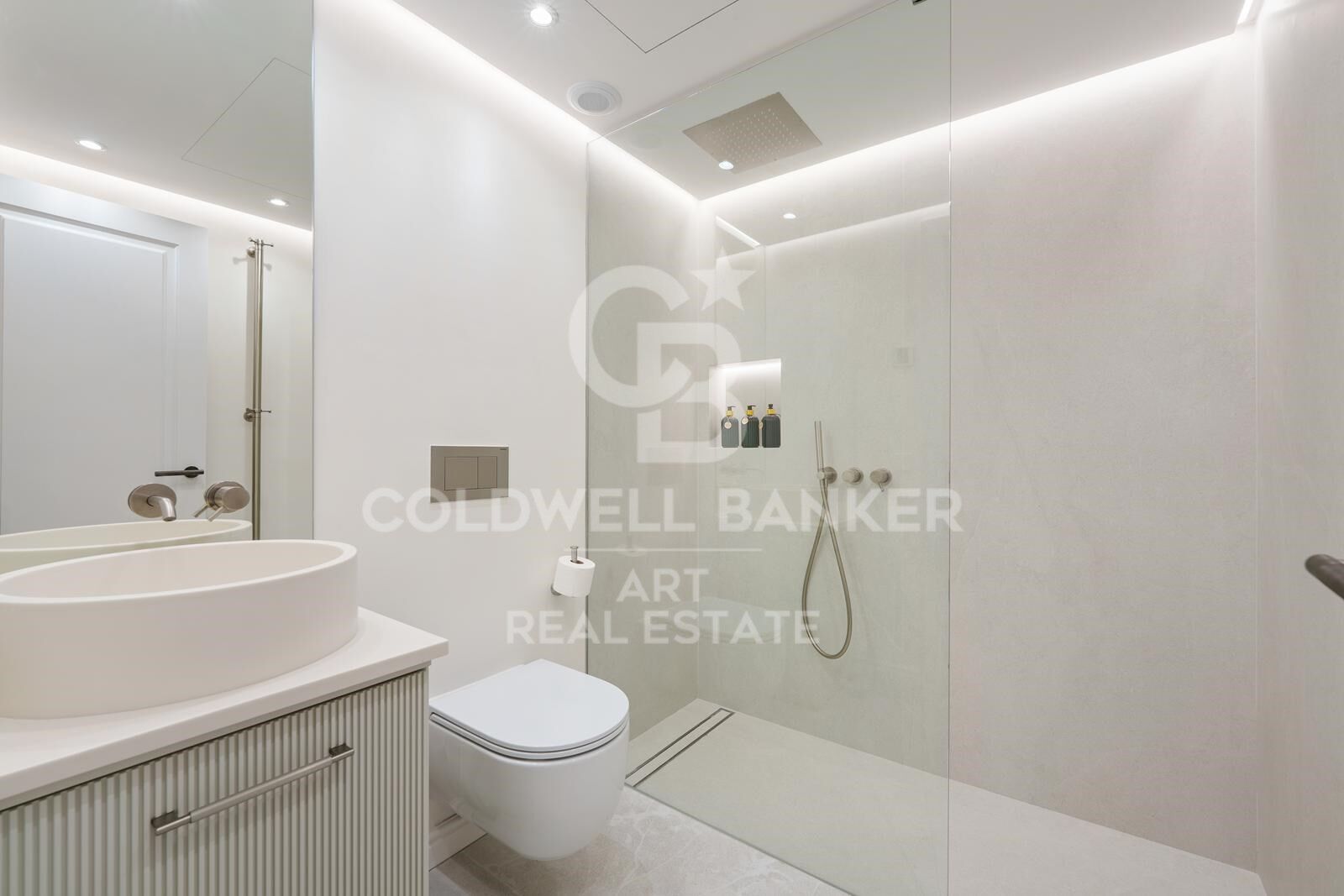 Exklusive moderne mediterrane Villa in La Quinta mit Panoramablick auf das Meer.