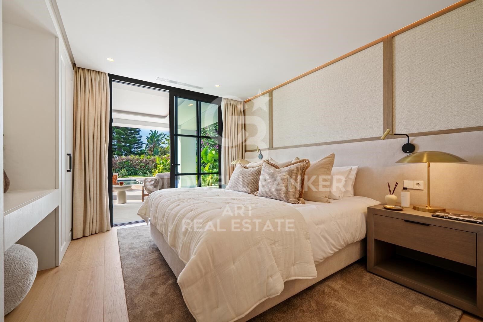 Exklusive moderne mediterrane Villa in La Quinta mit Panoramablick auf das Meer.