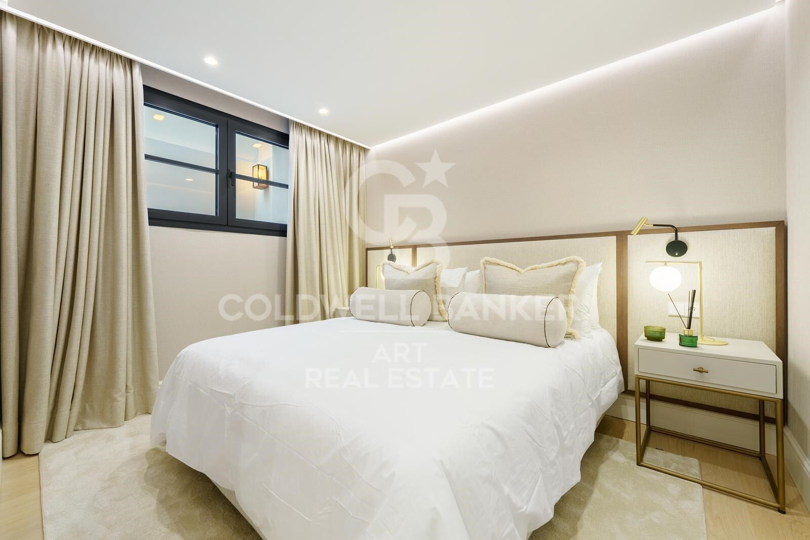 Exklusive moderne mediterrane Villa in La Quinta mit Panoramablick auf das Meer.