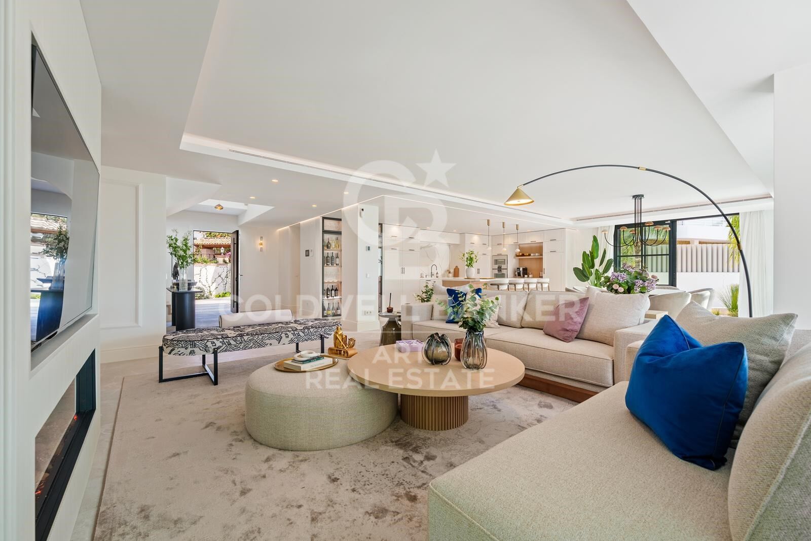 Exklusive moderne mediterrane Villa in La Quinta mit Panoramablick auf das Meer.