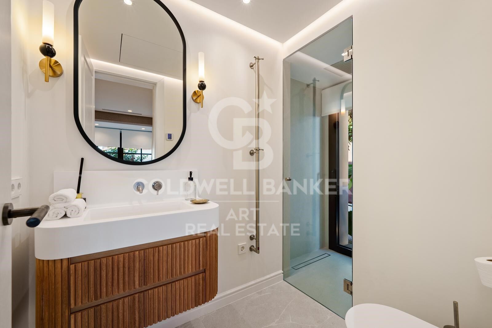 Villa méditerranéenne moderne et exclusive à La Quinta, avec vue panoramique sur la mer.