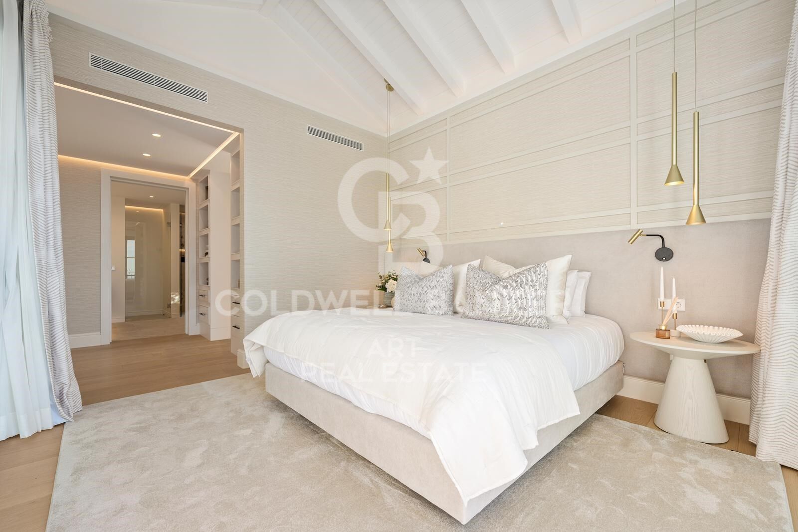 Villa méditerranéenne moderne et exclusive à La Quinta, avec vue panoramique sur la mer.