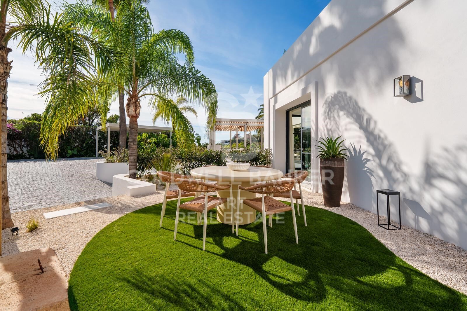 Exclusive modern Mediterranean villa in La Quinta, with panoramic sea views.
