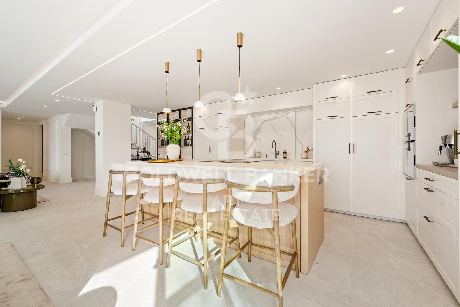 Exclusive modern Mediterranean villa in La Quinta, with panoramic sea views.