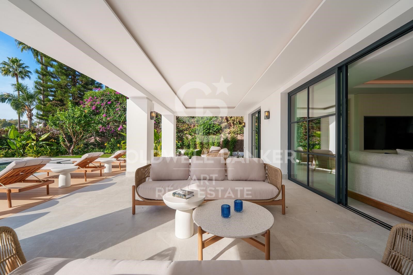 Exklusive moderne mediterrane Villa in La Quinta mit Panoramablick auf das Meer.