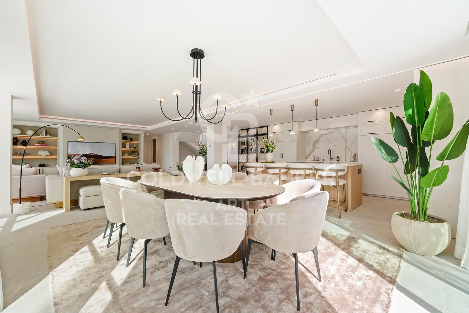 Exklusive moderne mediterrane Villa in La Quinta mit Panoramablick auf das Meer.