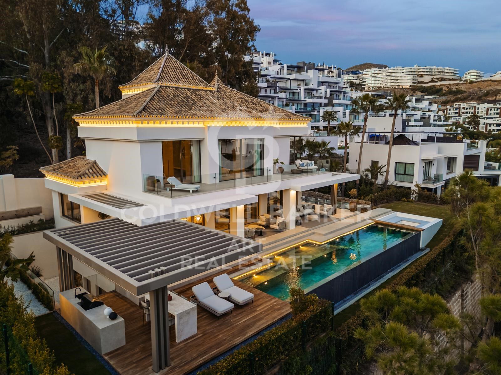 Spektakuläre Villa in erster Golflinie in La Quinta, Benahavís.