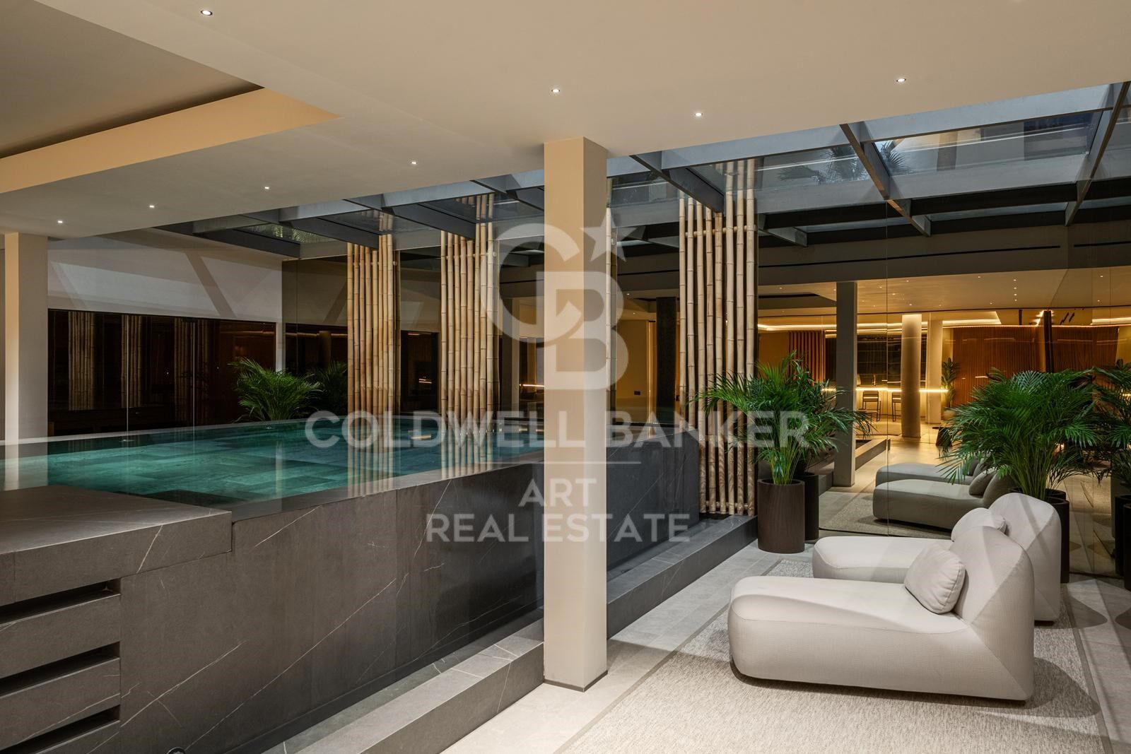 Spectacular frontline golf villa in La Quinta, Benahavís.