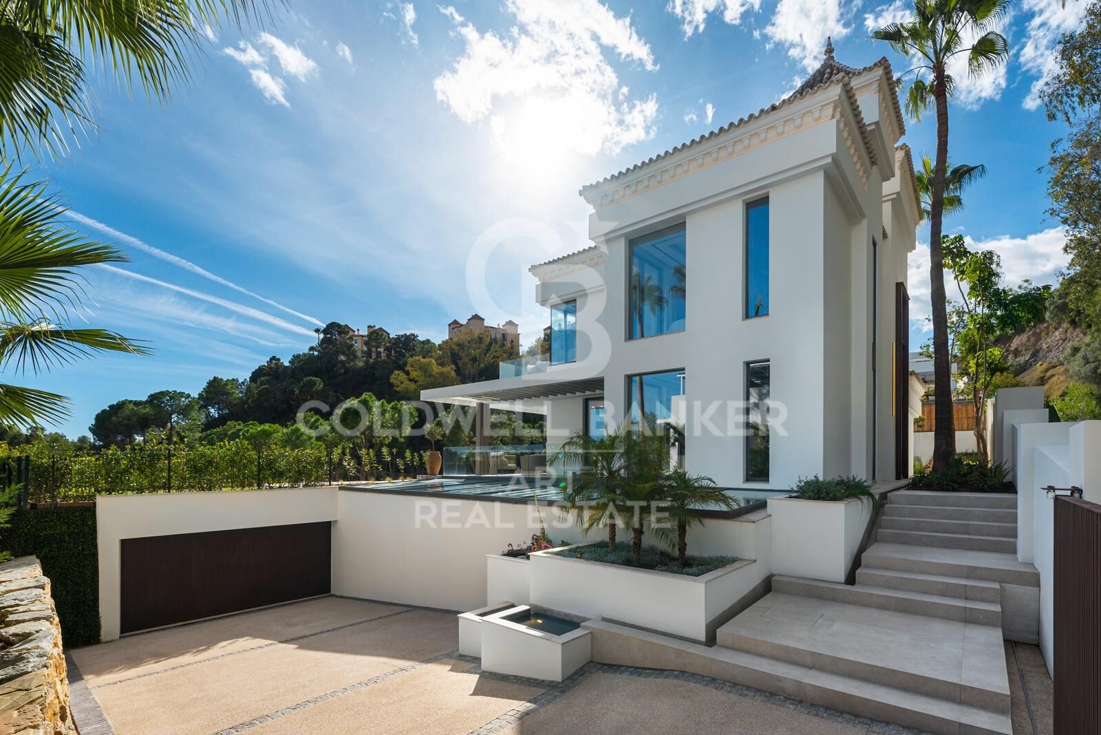 Spectacular frontline golf villa in La Quinta, Benahavís.