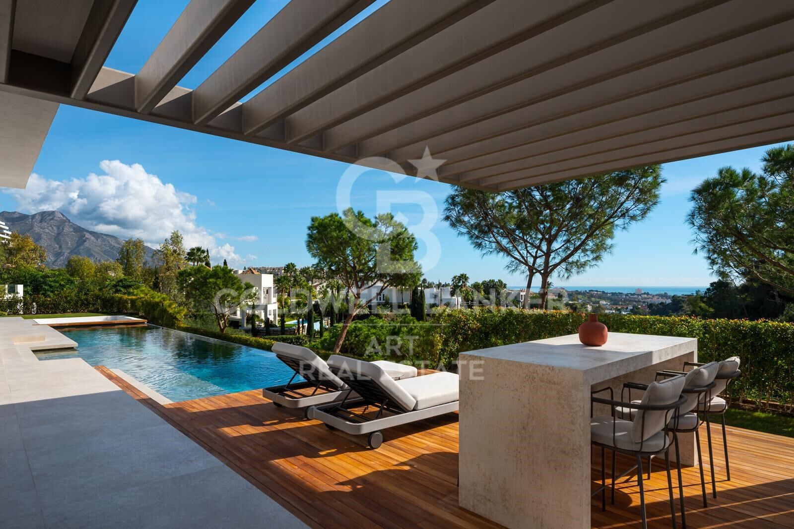 Spectacular frontline golf villa in La Quinta, Benahavís.