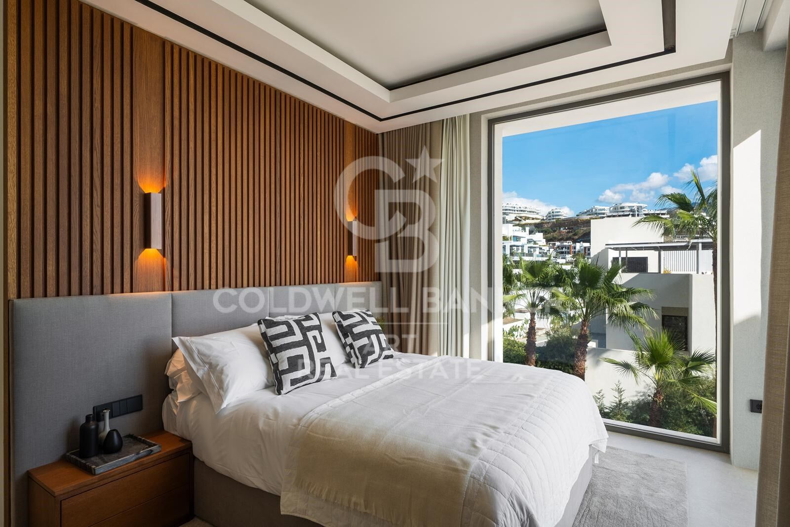 Spectacular frontline golf villa in La Quinta, Benahavís.