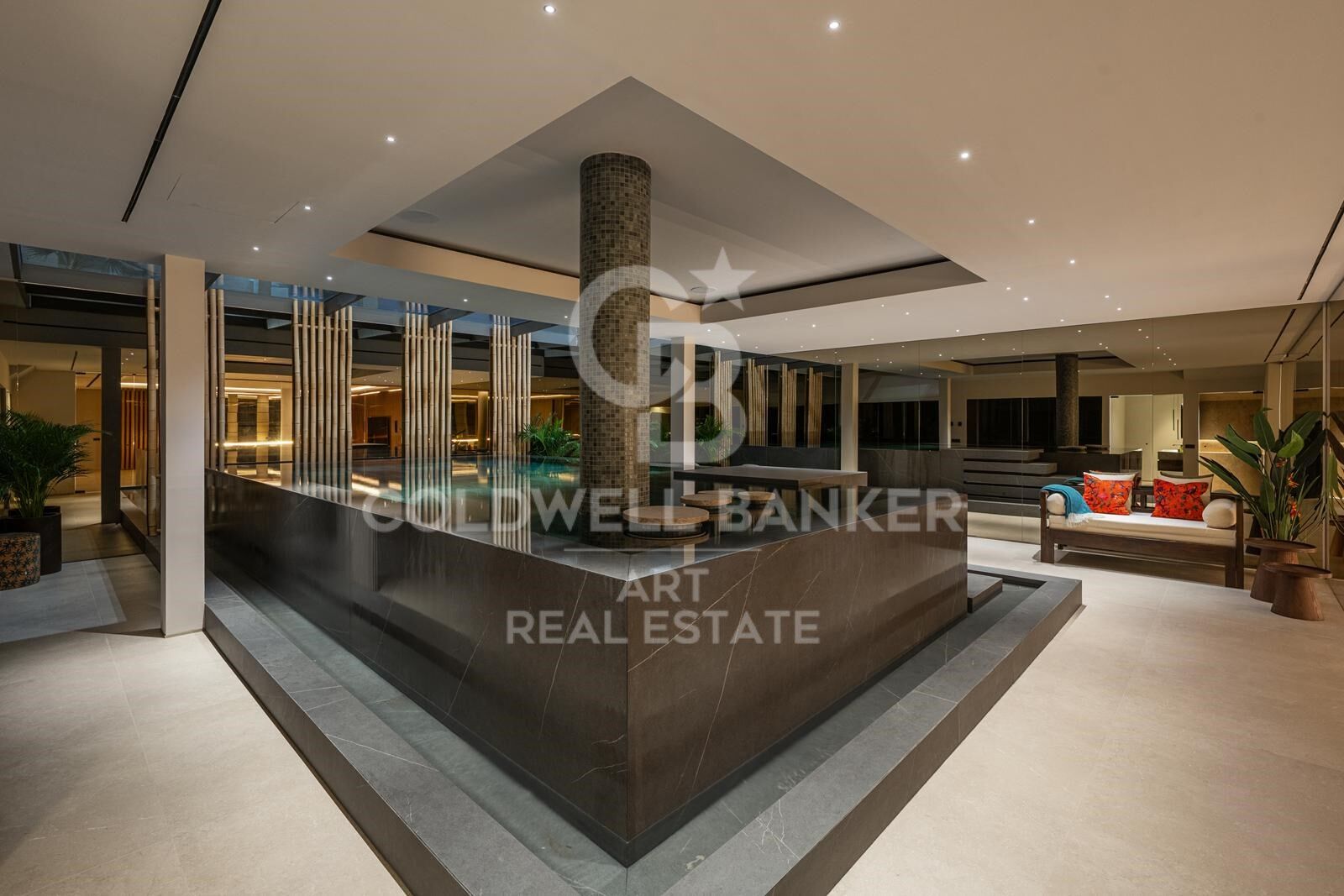 Spectacular frontline golf villa in La Quinta, Benahavís.