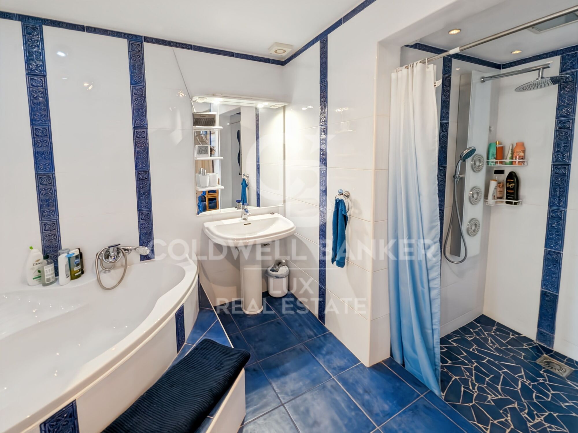 Maison à vendre à Roses, Canyelles : vue mer, piscine et garage privé