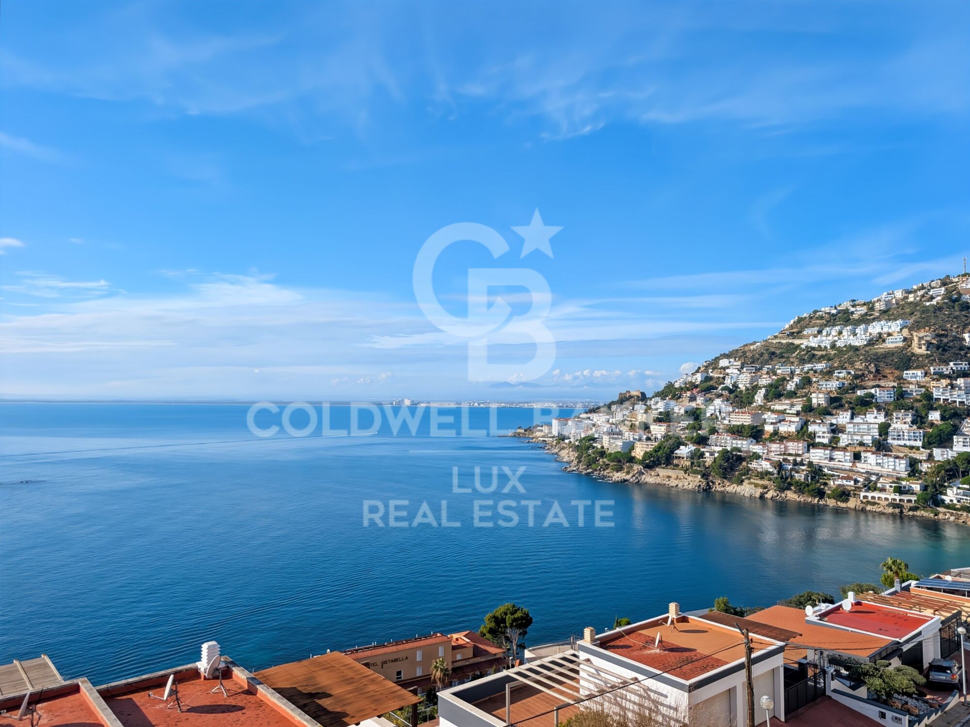 Maison à vendre à Roses, Canyelles : vue mer, piscine et garage privé