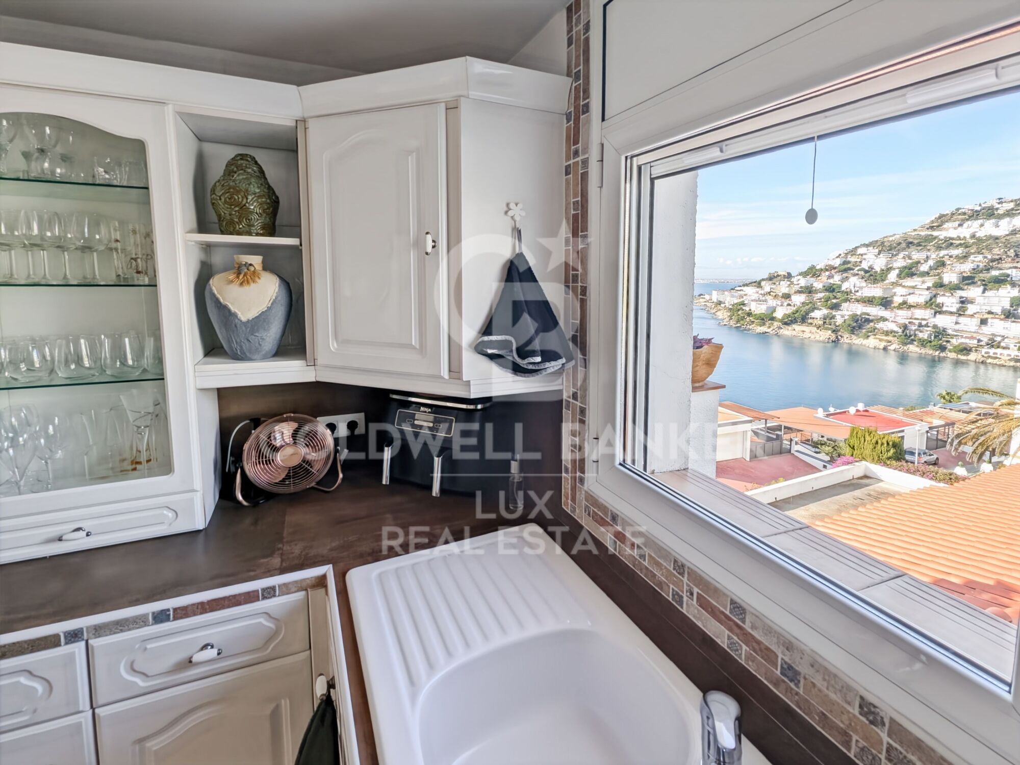 Haus zu verkaufen in Roses, Canyelles: Meerblick, Swimmingpool und private Garage