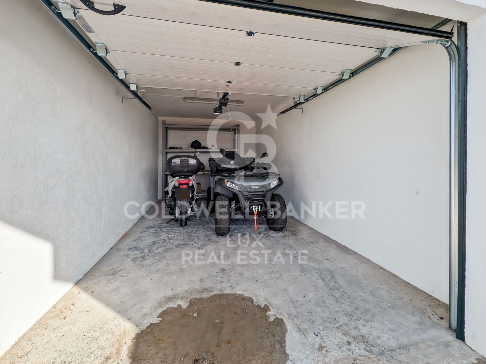 Casa en venta en Roses, Canyelles: vistas al mar, piscina y garage privado