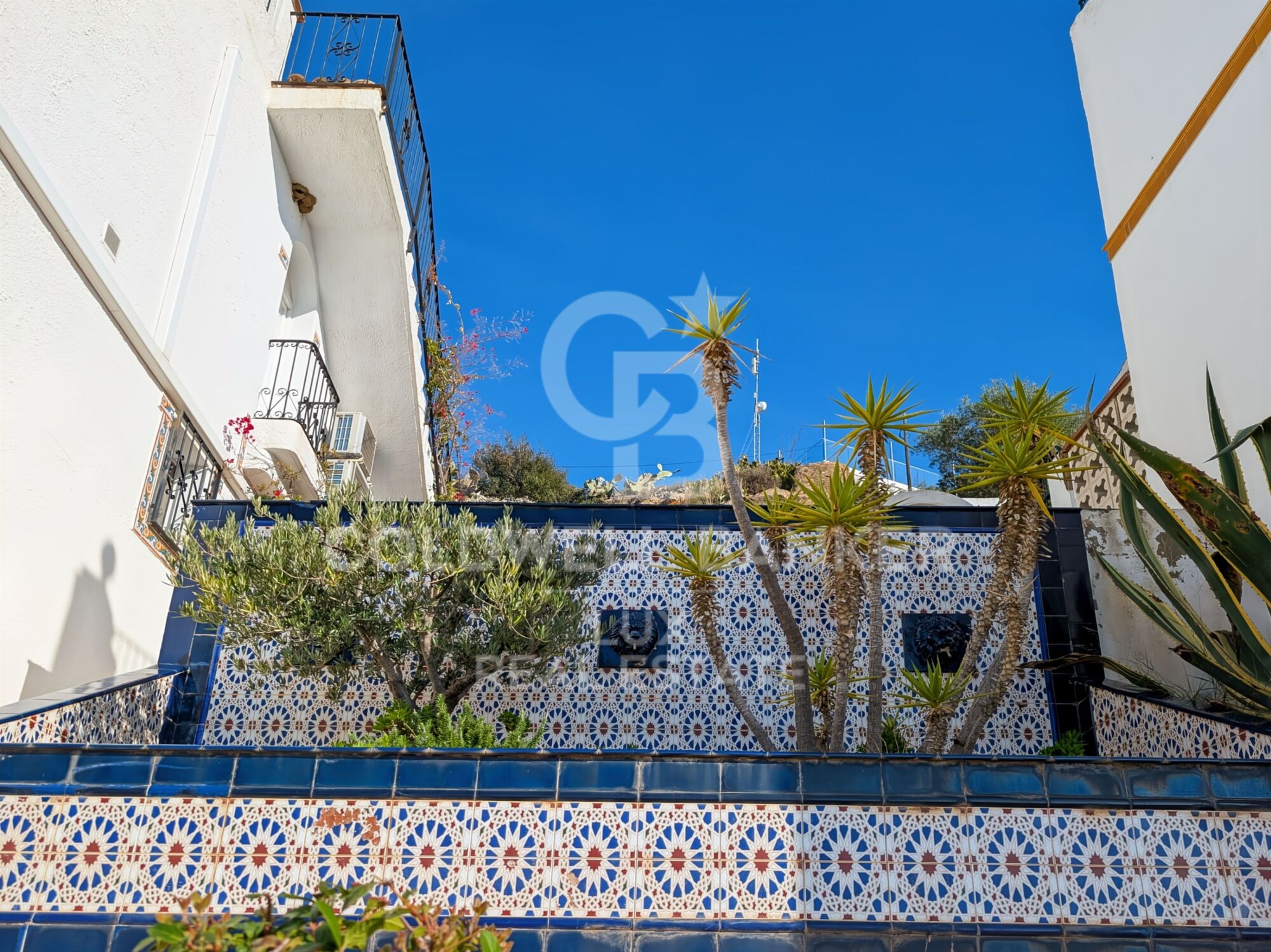 Casa en venta en Roses, Canyelles: vistas al mar, piscina y garage privado