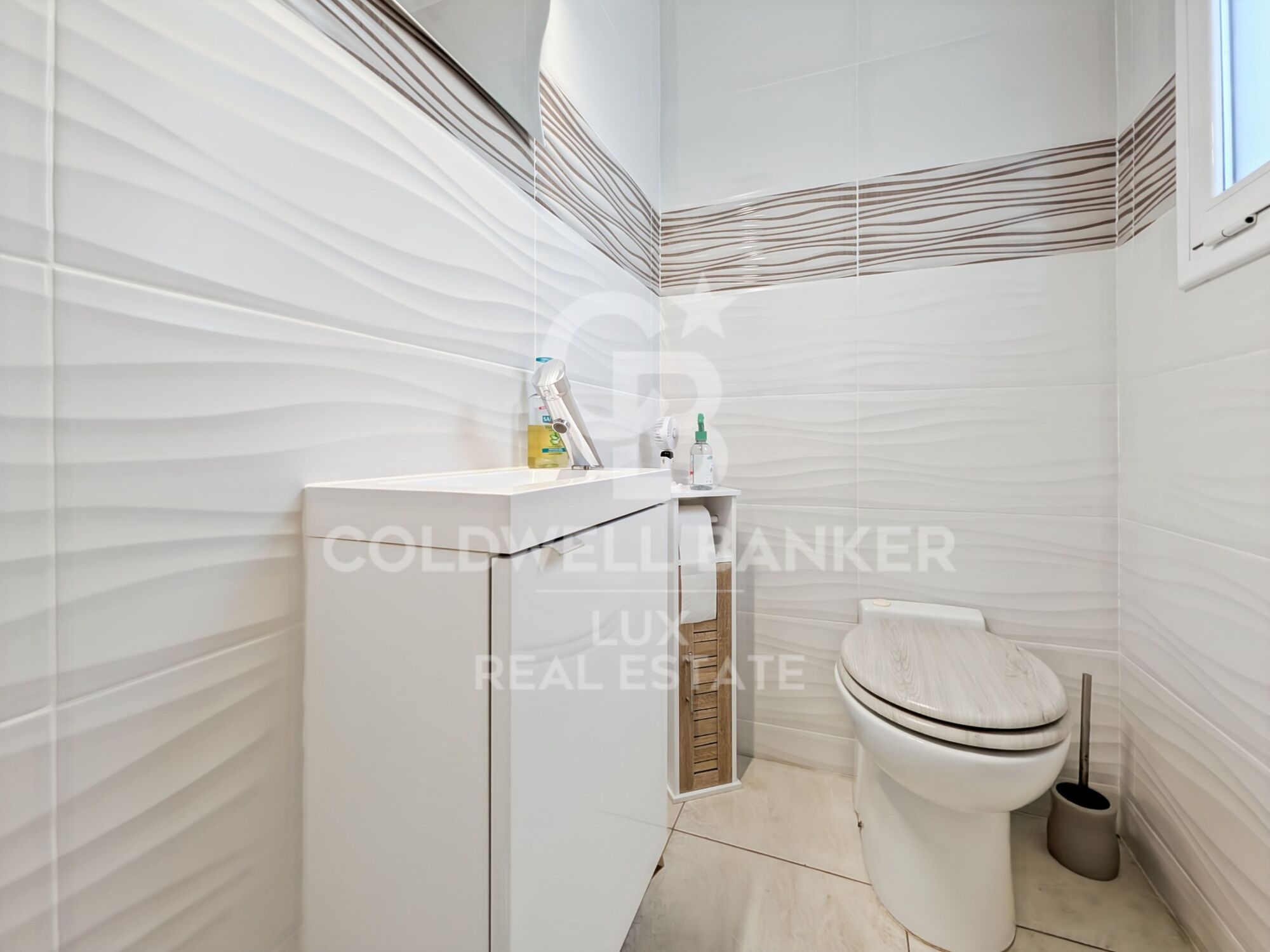 Casa en venta en Roses, Canyelles: vistas al mar, piscina y garage privado