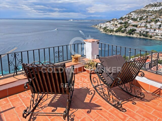 Roses - Canyelles | Casa con vistas al mar en residencia con piscina | Garage privado