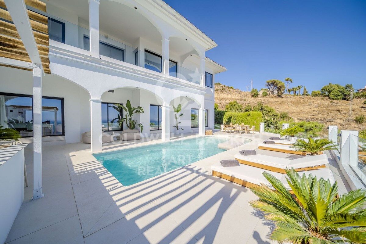 Magnifique villa avec des vues panoramiques incomparables sur la mer et les montagnes, à Benalmádena