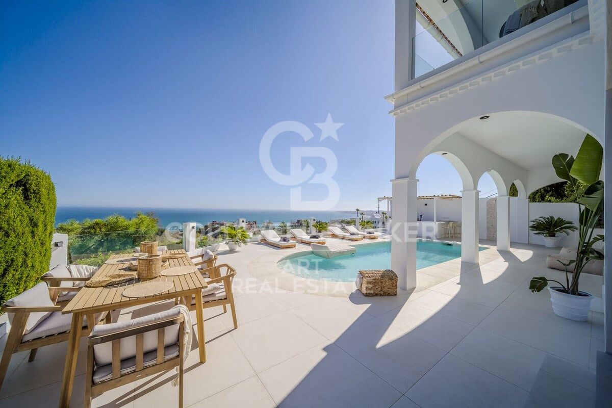 Magnifique villa avec des vues panoramiques incomparables sur la mer et les montagnes, à Benalmádena