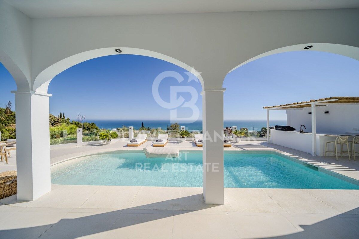 Magnifique villa avec des vues panoramiques incomparables sur la mer et les montagnes, à Benalmádena