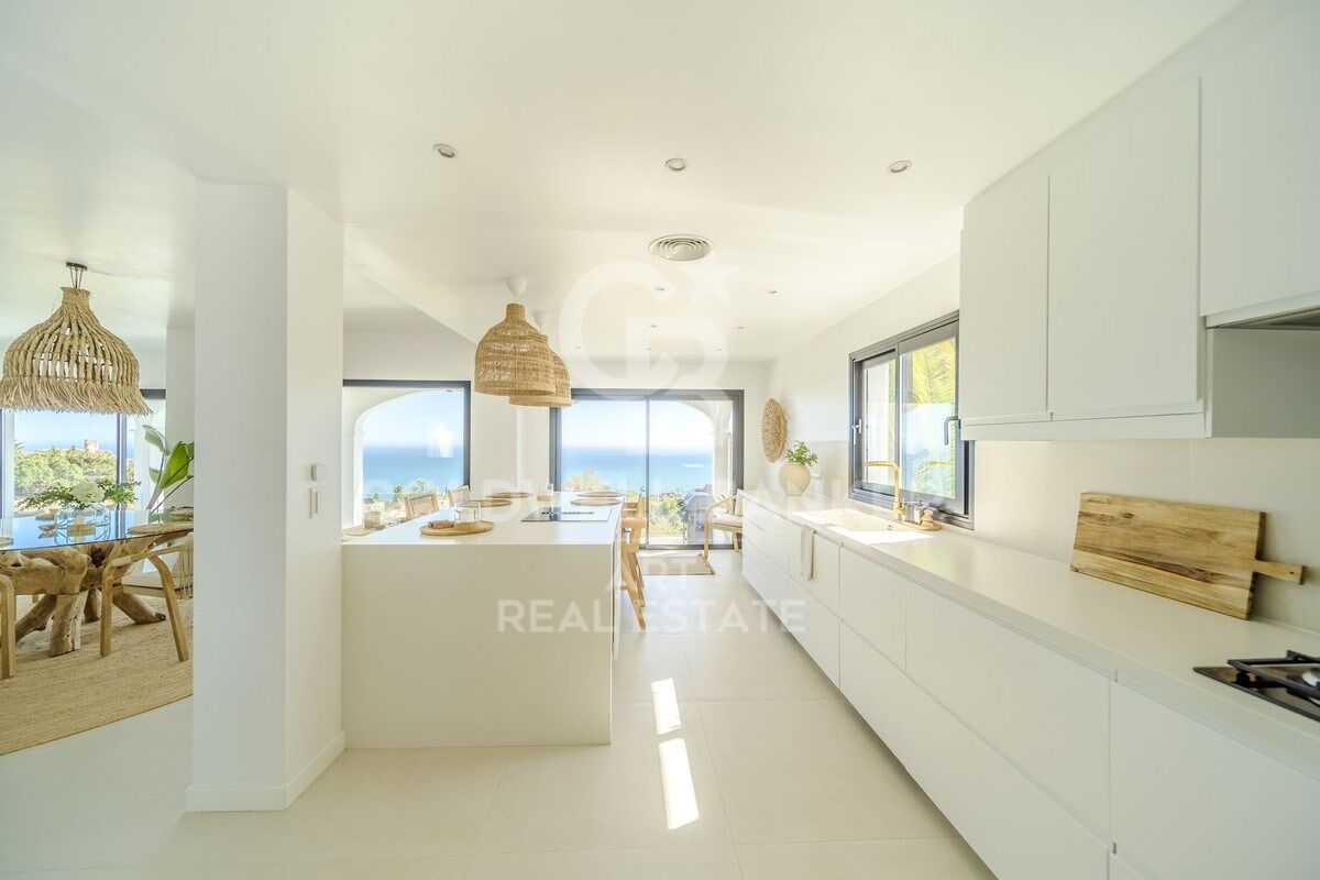 Magnifique villa avec des vues panoramiques incomparables sur la mer et les montagnes, à Benalmádena