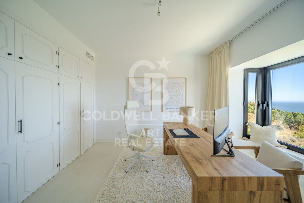 Magnifique villa avec des vues panoramiques incomparables sur la mer et les montagnes, à Benalmádena