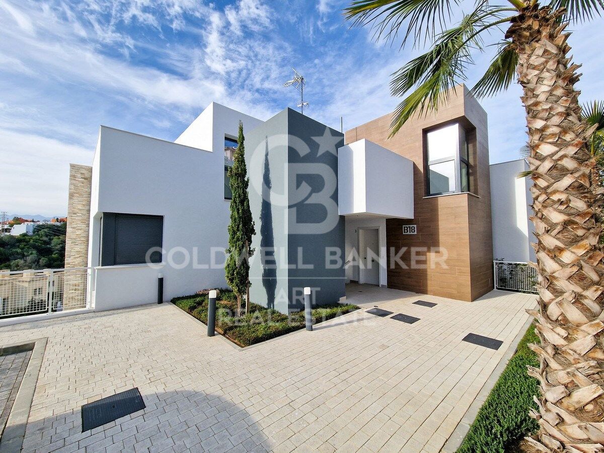 Stunning duplex penthouse in the prestigious Artola Urbanization, Cabopino