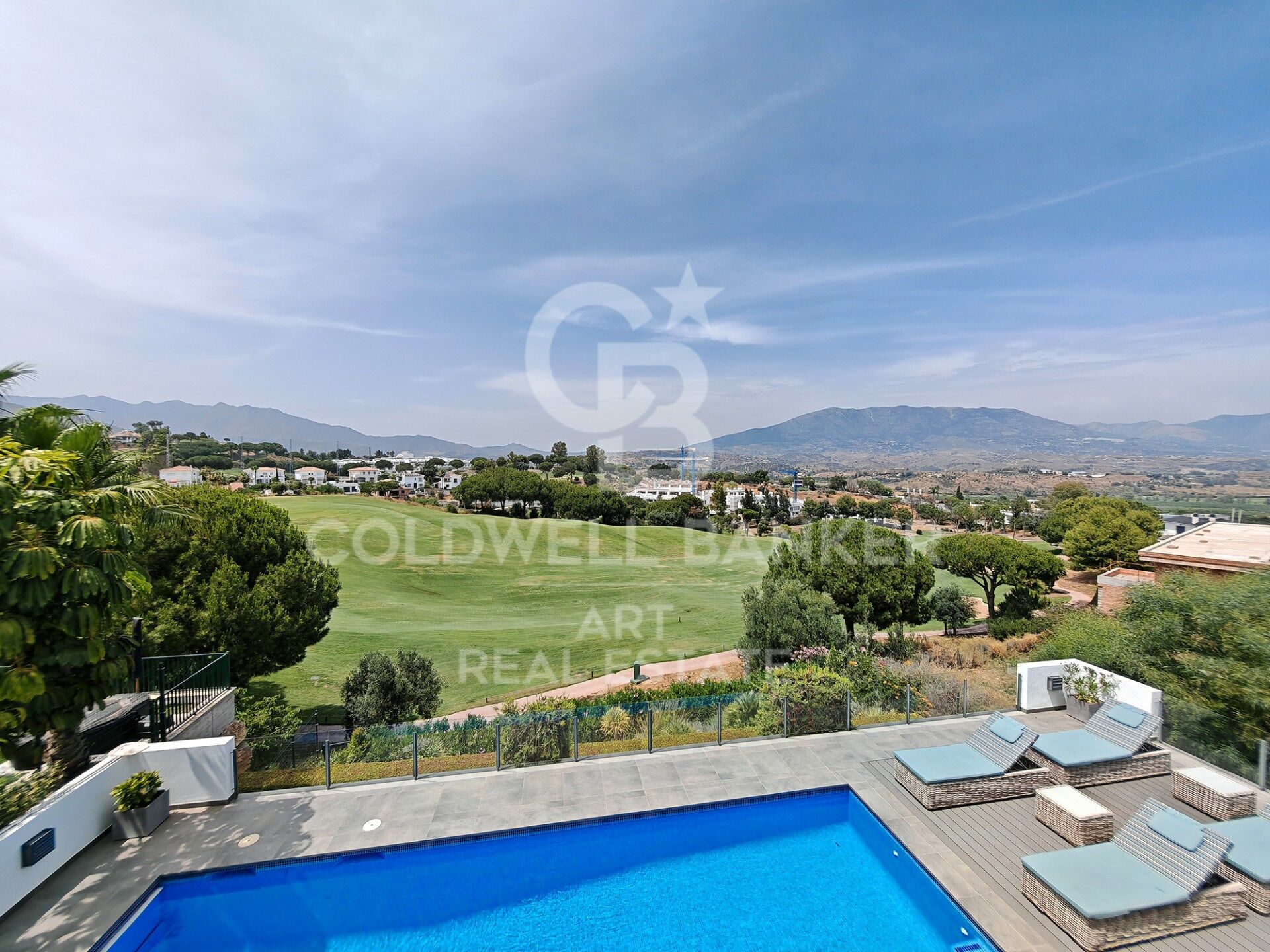 Villa de lujo en primera línea de golf en venta en La Cala Golf Resort, Costa de Mijas