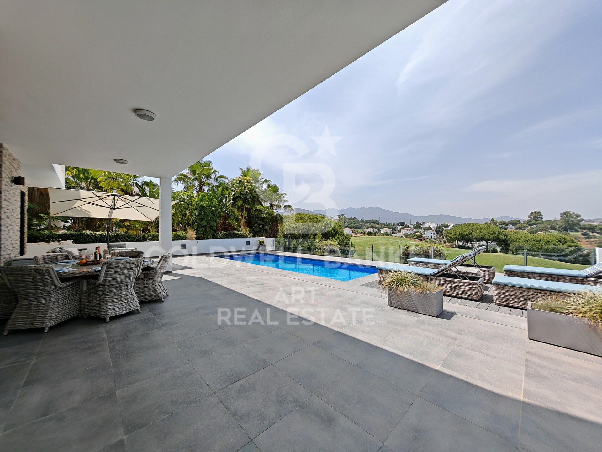 Villa de lujo en primera línea de golf en venta en La Cala Golf Resort, Costa de Mijas