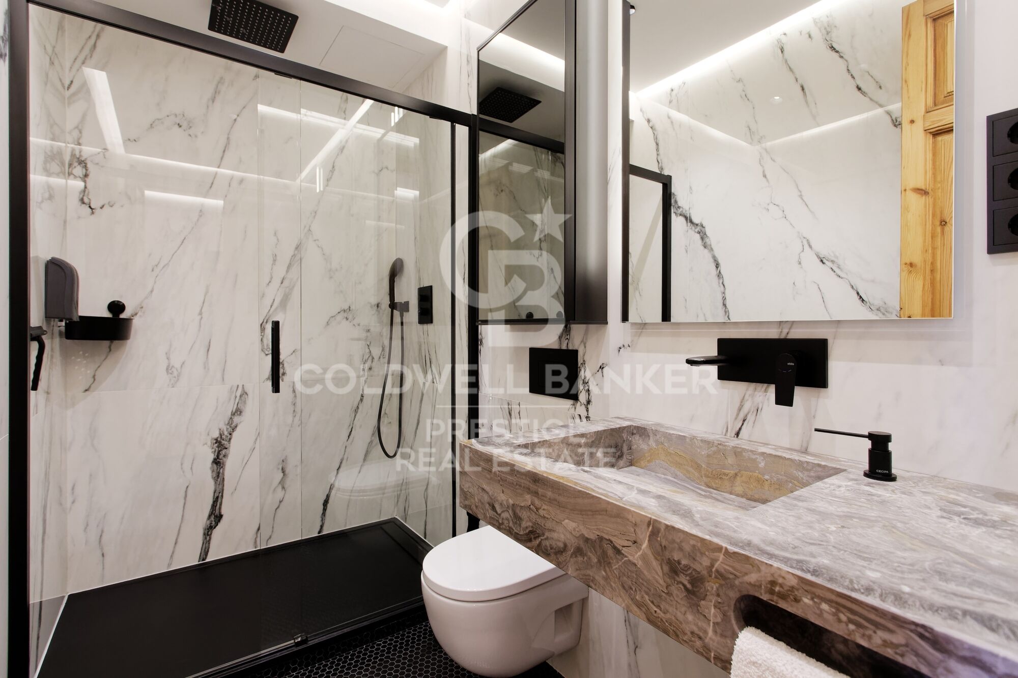 Fully renovated luxury-finish apartment in Sant Antoni, Barcelona