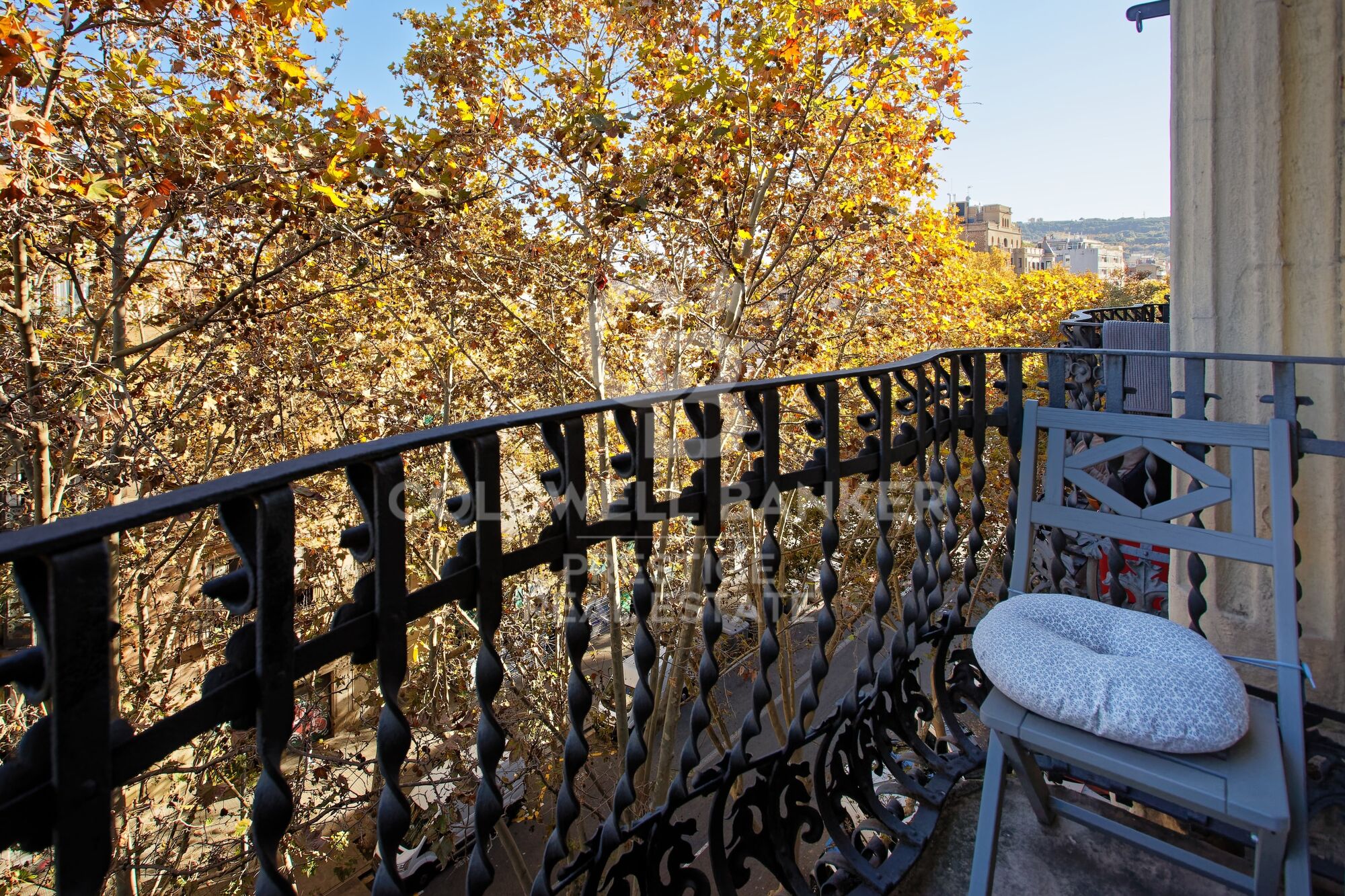 Piso reformado con acabados de lujo en Sant Antoni, Barcelona
