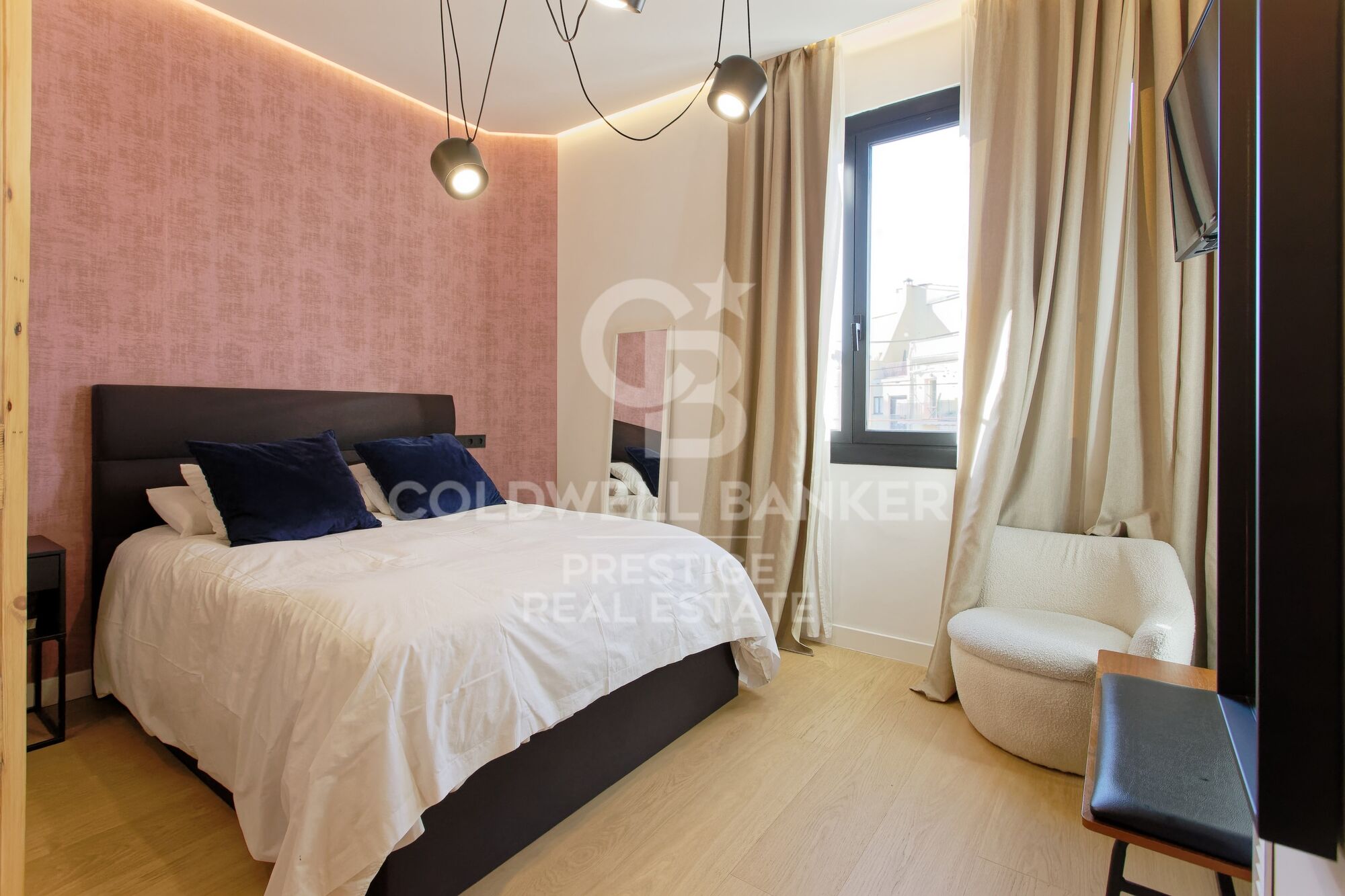 Renovierte Wohnung mit luxuriösen Ausstattungen in Sant Antoni, Barcelona